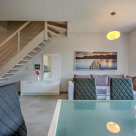 Comfortable With A Garden And A Pool *