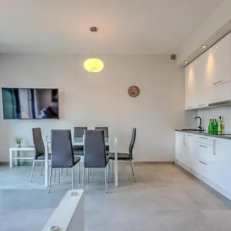 Vakantiehuis Comfortable With A Garden And A Pool