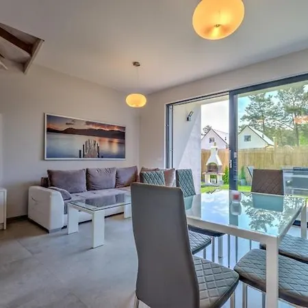 Comfortable With A Garden And A Pool Vakantiehuis Pobierowo