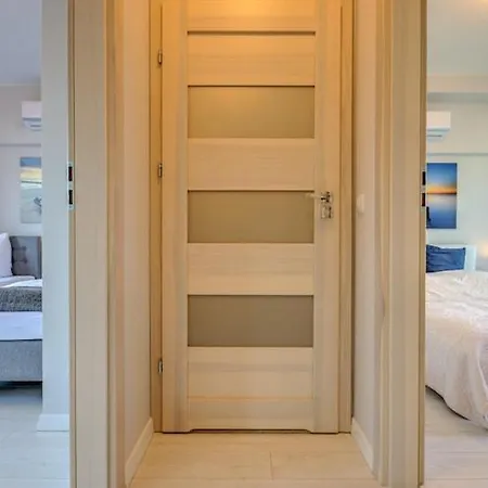 Vakantiehuis Comfortable With A Garden And A Pool *