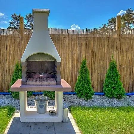 Comfortable With A Garden And A Pool *