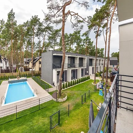 Comfortable With A Garden And A Pool *