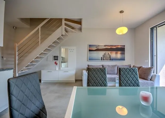 Comfortable With A Garden And A Pool *