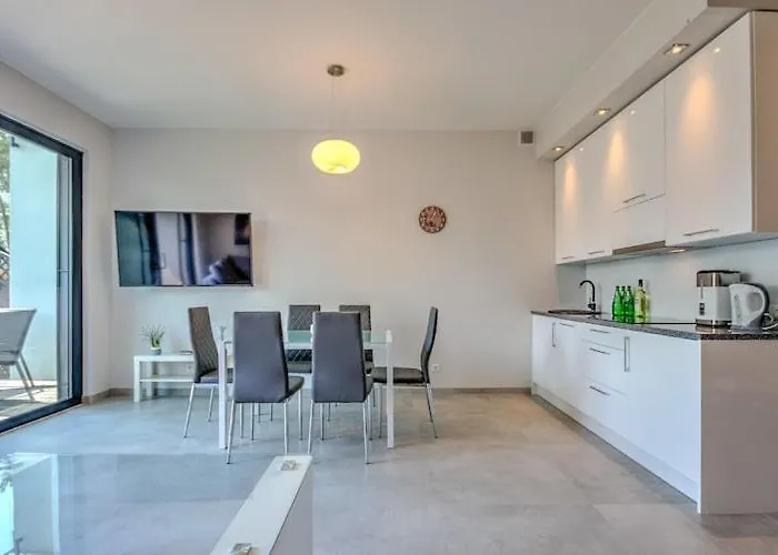 بيت للعطل Comfortable With A Garden And A Pool