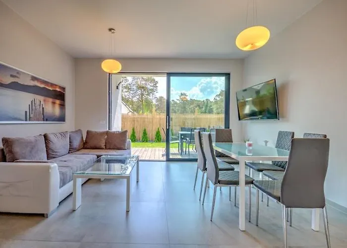 بيت للعطل Comfortable With A Garden And A Pool بوبيروفو