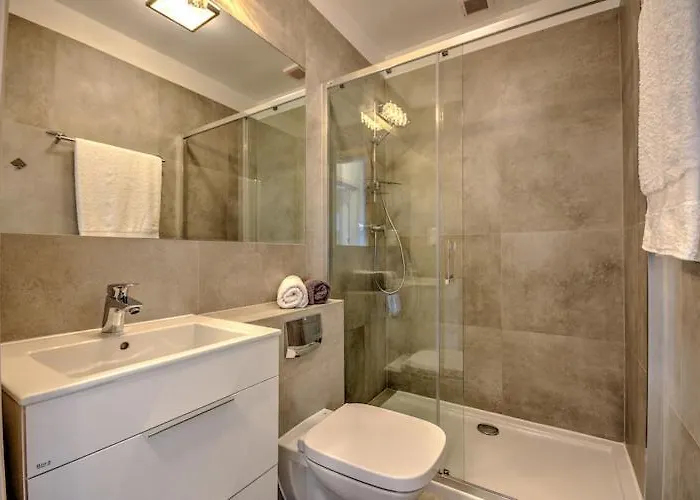 Comfortable With A Garden And A Pool * بوبيروفو