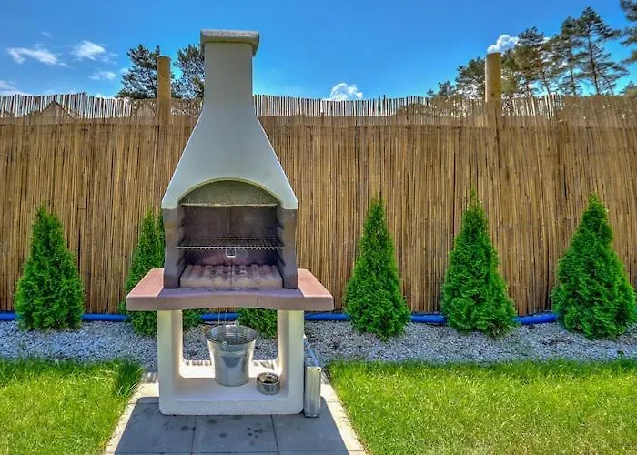 Comfortable With A Garden And A Pool *